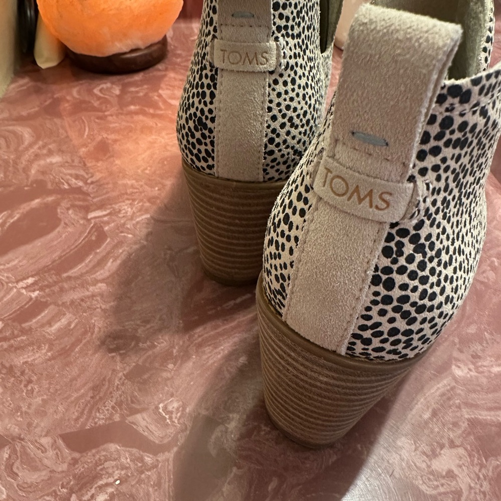 Toms Black and Cream Wedge Booties